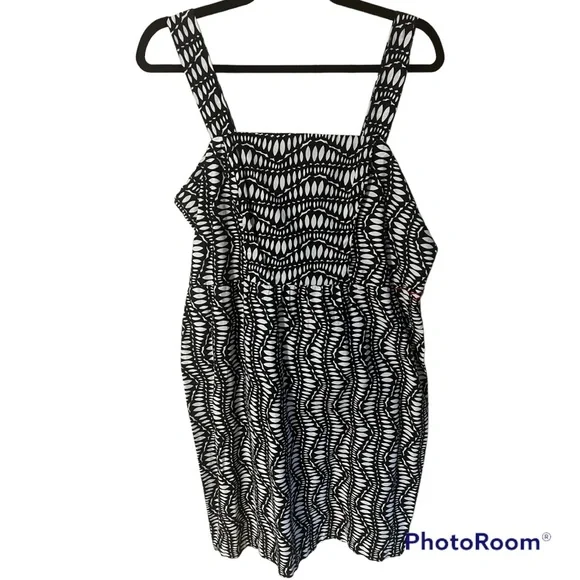An awesome summer dress in black and white Made by Ricki’s and a size 14 - Picture 2 of 7